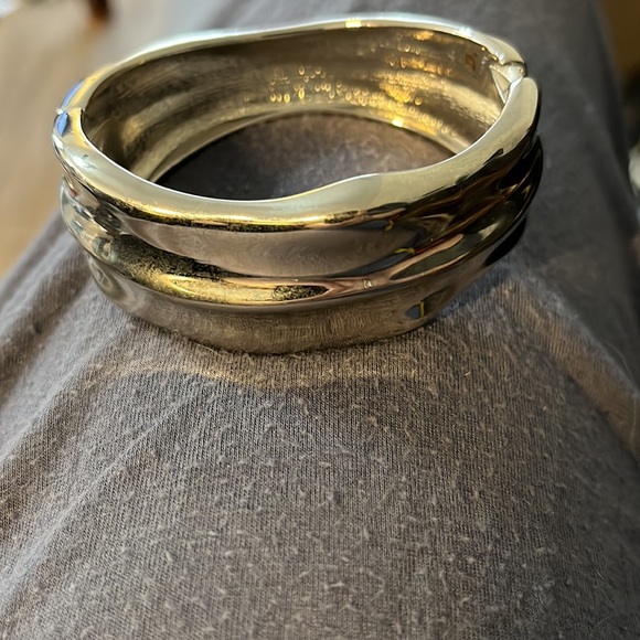 Vintage Silver wide hinged Beautiful bracelet. - Picture 7 of 12